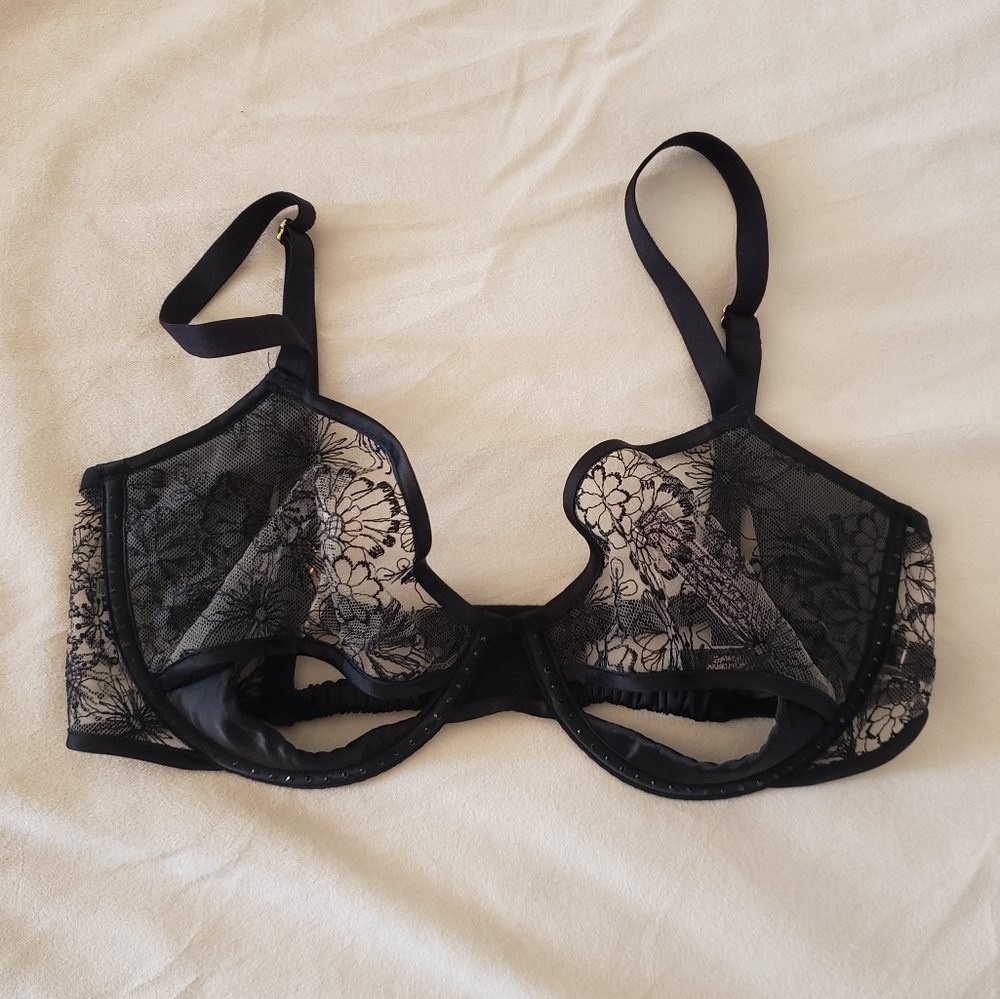 NWOT Victoria's Secret Demi Floral Lace and Rhinestones Bra